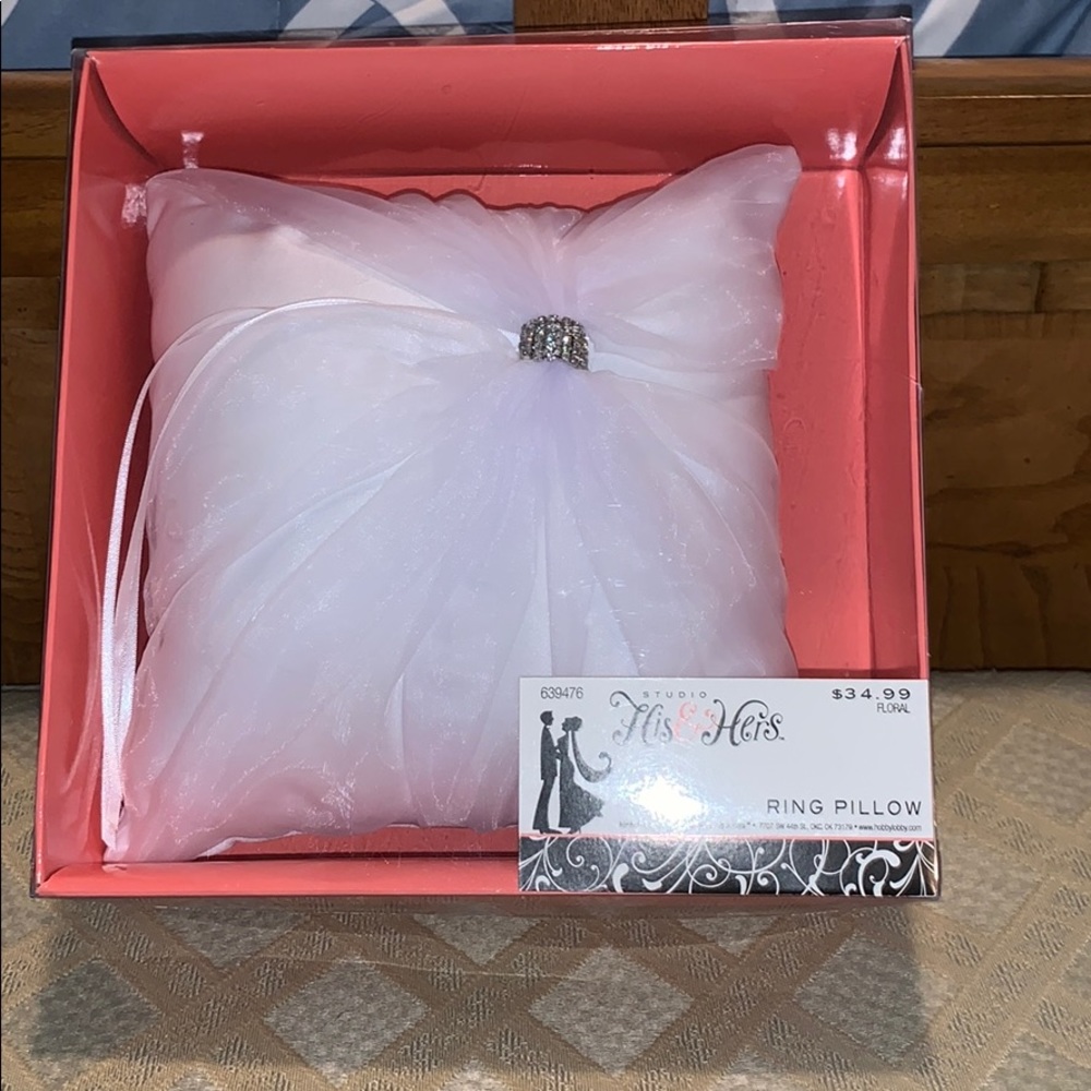 Ring pillow